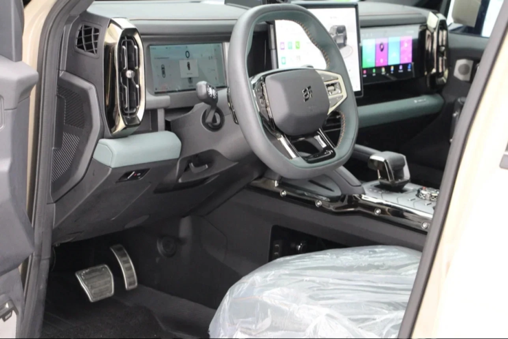 Jetour T2 2025, automatique, 645 km, 4 cylindres, quatre roues motrices, SUV beige